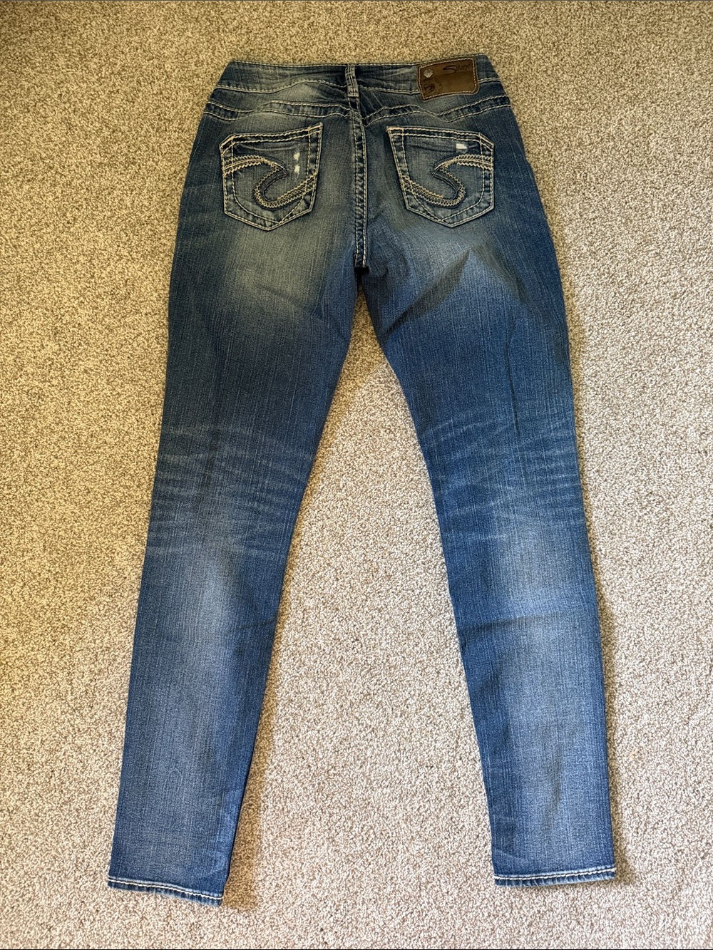 Great Condition Women’s Silver Jeans - Picture 3 of 3